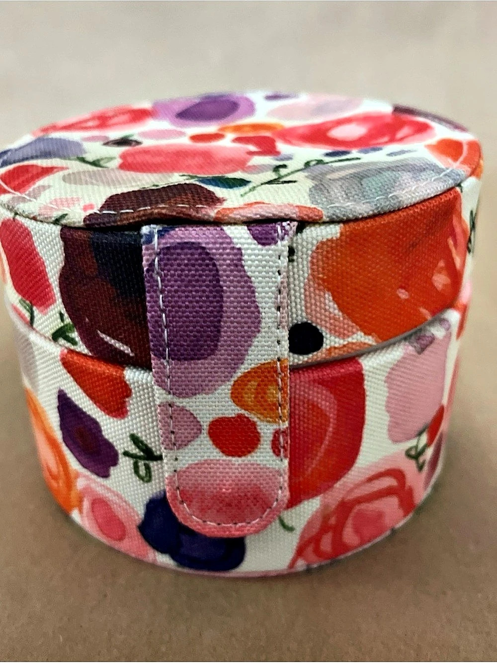 Kate Spade New York Round Travel Jewelry Case Floral Print 5in Diameter